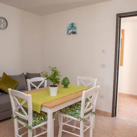 Al Faro Guest House-3